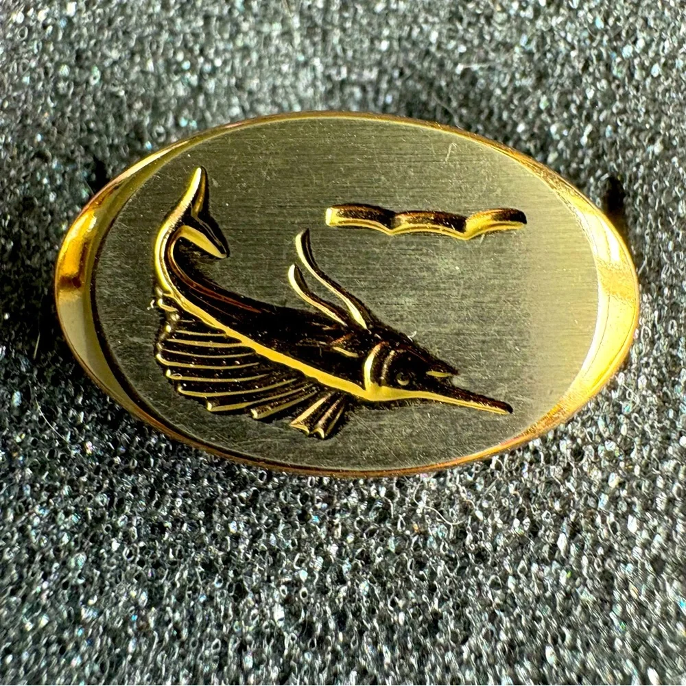 Vintage Gold Tone Etched Marlin Fish Bullet Style Cufflinks Mens Jewelry Luxury